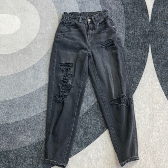 American Eagle Outfitters Denim - American Eagle Ripped Relaxed Mom Jeans US size 00